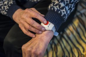 Opaska SOS dla osób niewychodzących z domu (źródło: Urząd m.st. Warszawy)